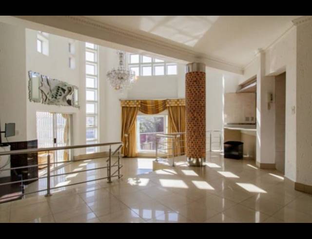 6 BEDROOM HOUSE FOR SALE IN BASSONIA